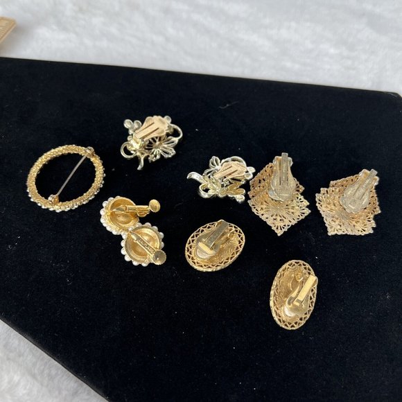 Vntg Clip On Earrings 4 Pair 1 Brooch Gold Silver Tone Dauplaise Sarah Coventry - Picture 12 of 16
